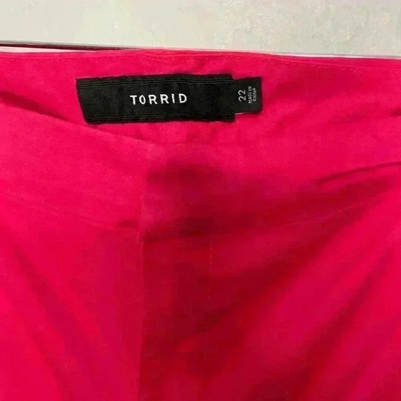 Torrid Set of 3 Cuffed Shorts 2 Green 1 Pink Size 22 - Picture 5 of 12